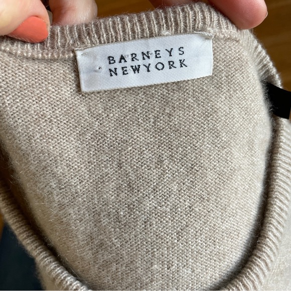 Buttery Soft Barneys Cashmere Sweater - Picture 3 of 8